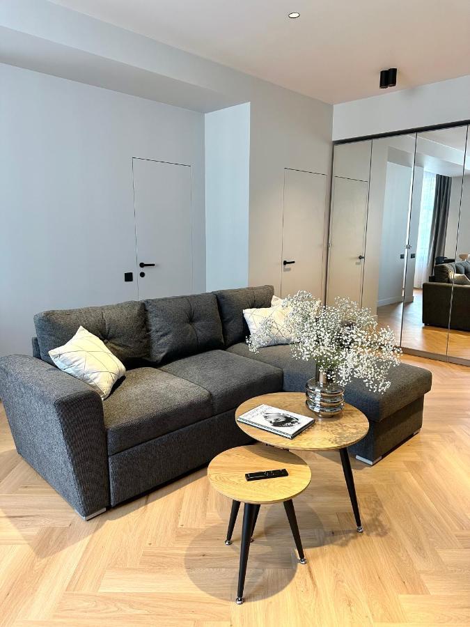 Silver Apartment *