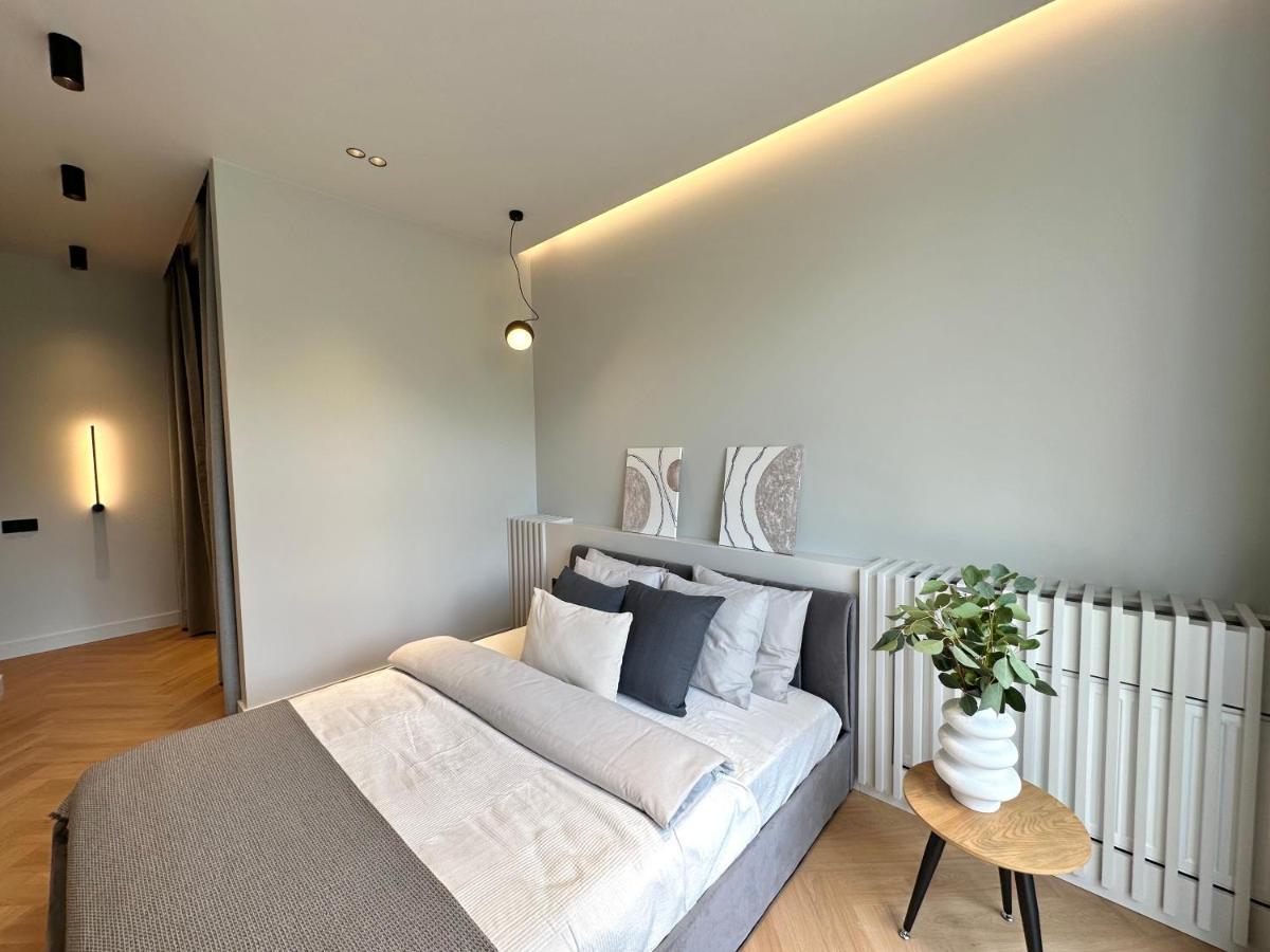 Apartment Silver *